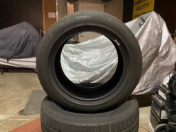 Pirelli 225/55-17 kitkarenkaat