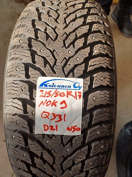Nastarenkaat 215/50R17 95T Nokian Q331