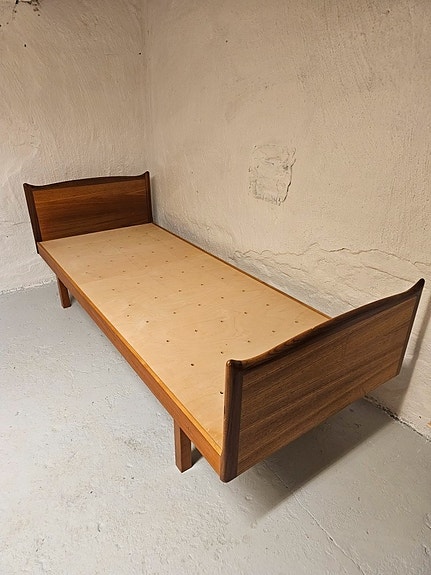 Vintage teak-sänky