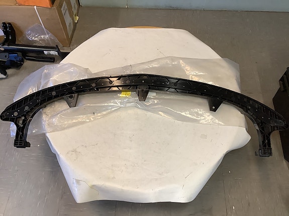 13321314 etupuskurin runko Opel Astra J