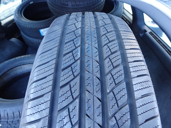 Uudet Goodride 255/70R17 kesärenkaat rahteineen