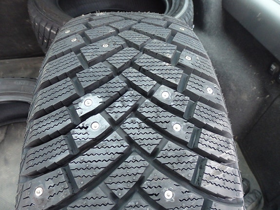Uudet Linglong 175/70R13 nastarenkaat rahteineen
