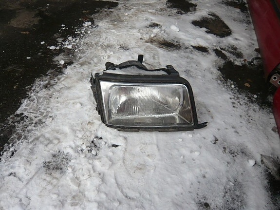 AUDI 100 ajovalo oikea 1993
