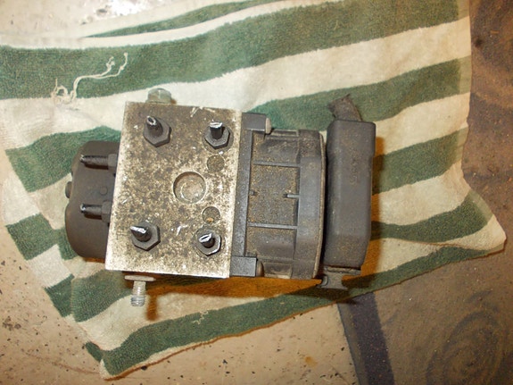 VW PASSAT 2001 abs hydraulipumppu