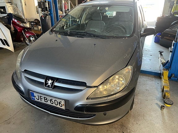 Peugeot 307 bensa 3kpl puretaan