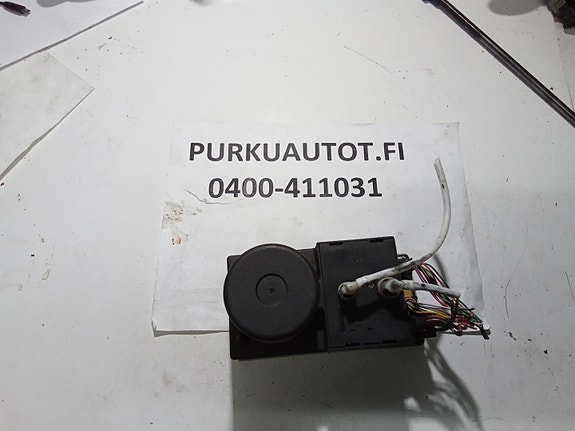 Audi a3 keskuslukituksen alipainepumppu 1996