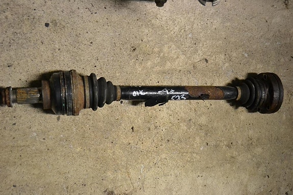 Bmw E39 -97 vetoakseli vasen taka