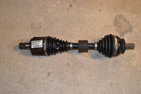 Volvo V70/S60 08-13 vetoakseli vasen