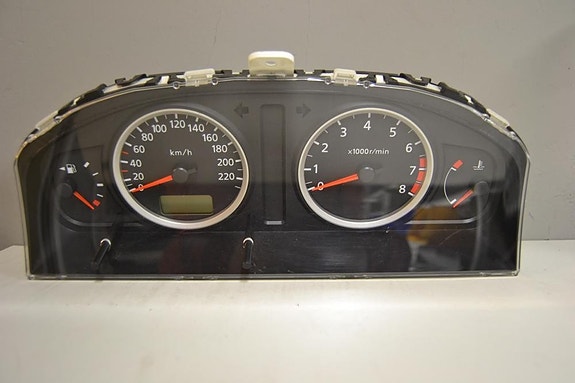 Nissan Almera 00-06 mittaristo