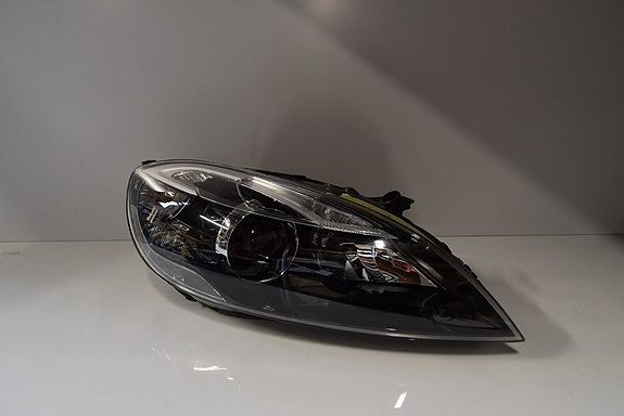 Volvo V40 -15 ajovalo oikea