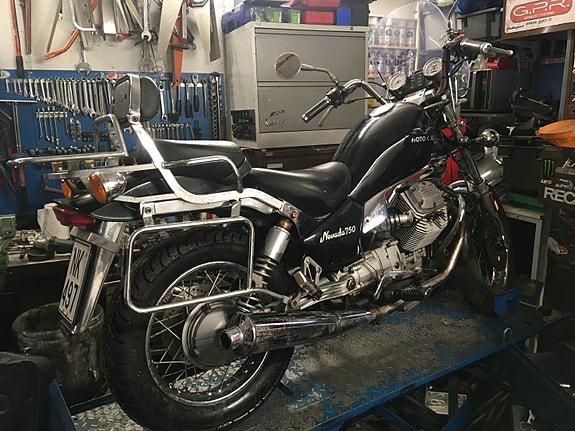 Moto Guzzi Nevada 750 2001 osia