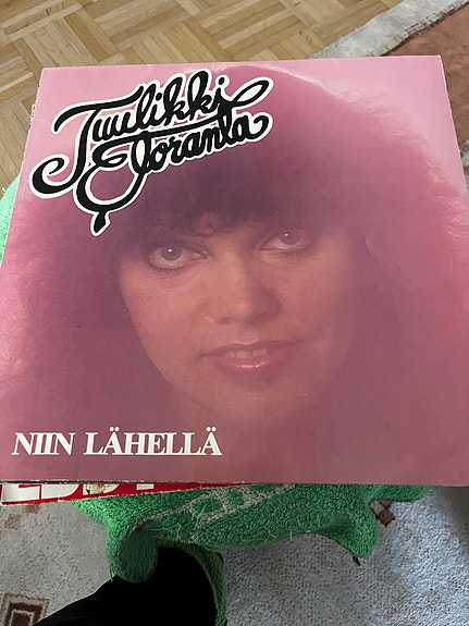 LP Niin lähellä Tuulikki Eloranta