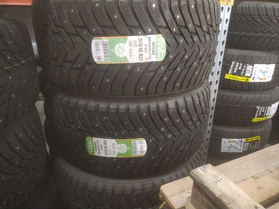 Pari 315/40r21" Nokian Hakkapeliitta 8