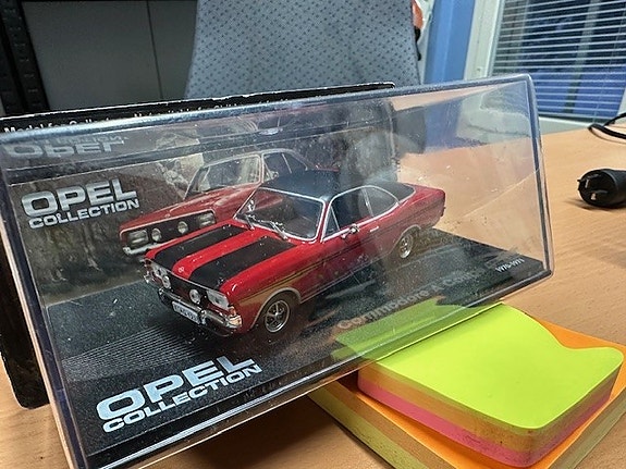 Opel Commodore A Coupe pienoismalli 1:43