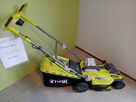 Myydään Ryobi ruohonleikkuri, on sähköjohdollinen malli.
