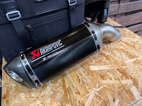 Akrapovic äänenvaimennin Kawasaki Z900