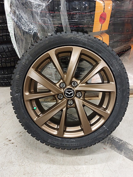 Mazda 3 18" vanteet + 225/45R18 Continental ice3