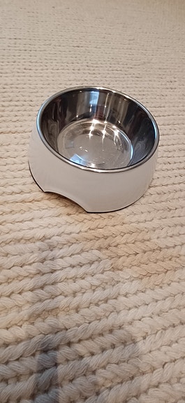 Pienen koiran ruoka/juomakuppi