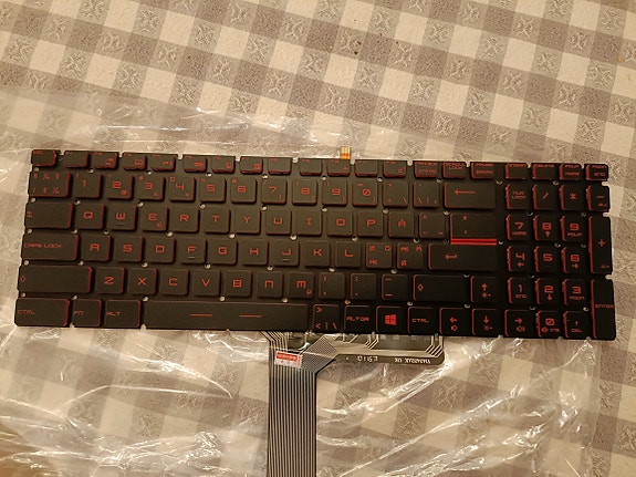 MSI Bravo 17 A4ddr kannettavan näppis