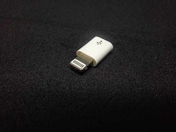 Apple -adapteri ; Lightning --> TypeC