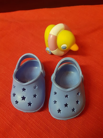 Baby bornin lelu ja kengät