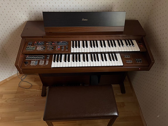 Yamaha Electone FE-30S sähköurut penkkeineen
