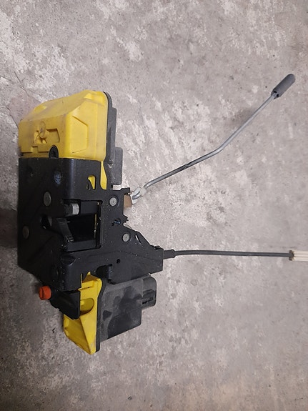 Volvo S60 & V70 ovilukko, oven lukko,  8650552