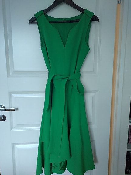 Karen Millen vihreä mekko