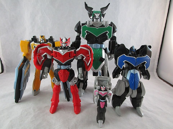 Ostetaan: Kamen Rider ja Power Rangers/Super Sentai  leluja