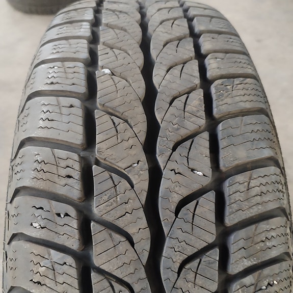 Uniroyal 205/60R15 2kpl
