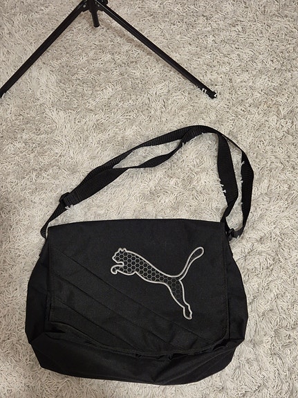 Puma-olkalaukku