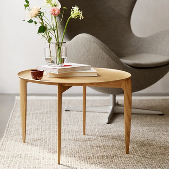 Fritz Hansen Tray pöytä
