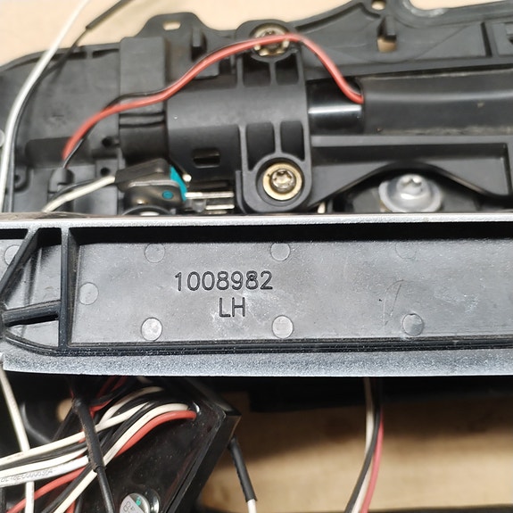 Teslan oven kahva