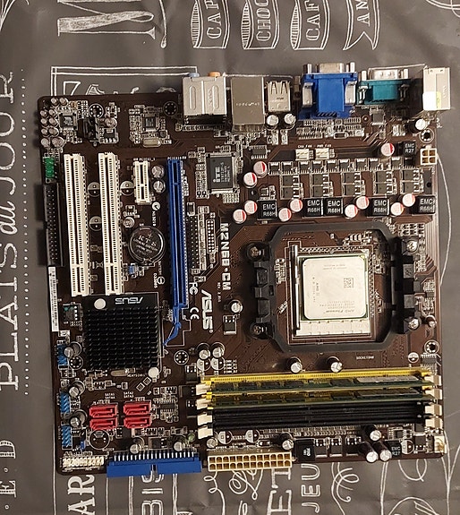AMD phenom x4 9650 ja ASUS M2N68-CM