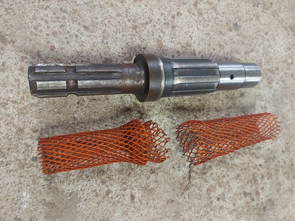Ford 8210 1000-perän tappi.