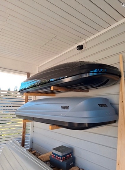 V: Thule Pacific 700 suksiboksit, värit: hopea ja musta