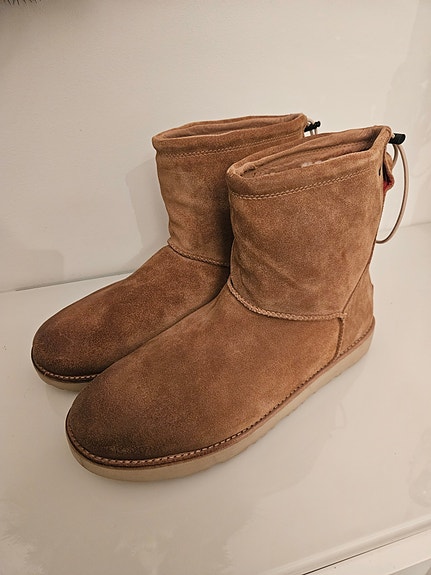 Uudet UGG miesten kengät koko 45