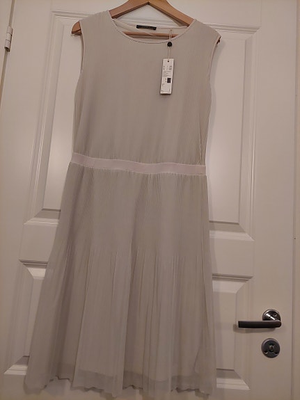 Esprit juhlamekko