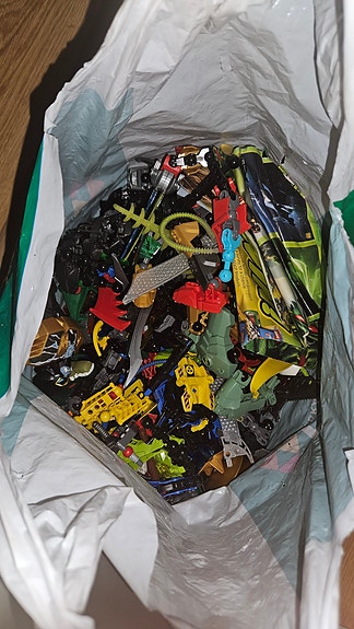 Lego hahmoja iso pussillinen