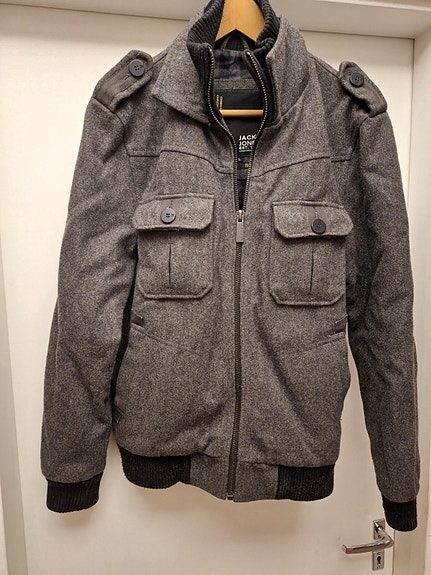 Armeijatyylinen Jack and Jones -takki