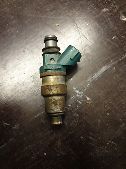 Toyota corolla -96 oem suuttimet