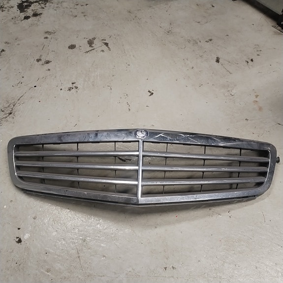 Jäähdyttimen säleikkö Mercedes-Benz C-class