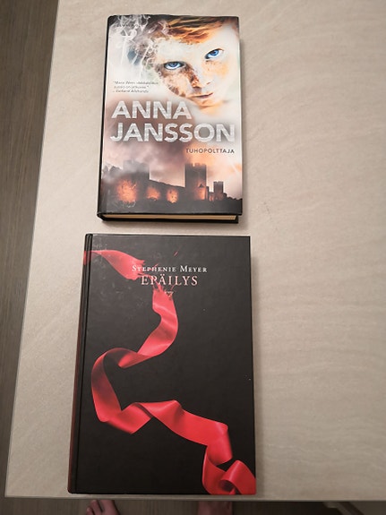 Kovakantiset kirjat Anna Jansson/Stephenie Meyer