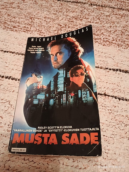Musta Sade (katso kuvat ja lue ilmoitus)