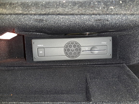 Opel Omega B 2 hanskalokero Nokian puhelimella