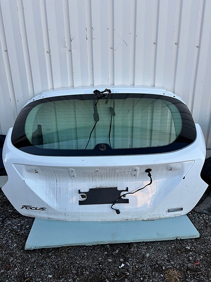 Ford Focus MK3 2013vm hatchback/viistoperä takaluukku