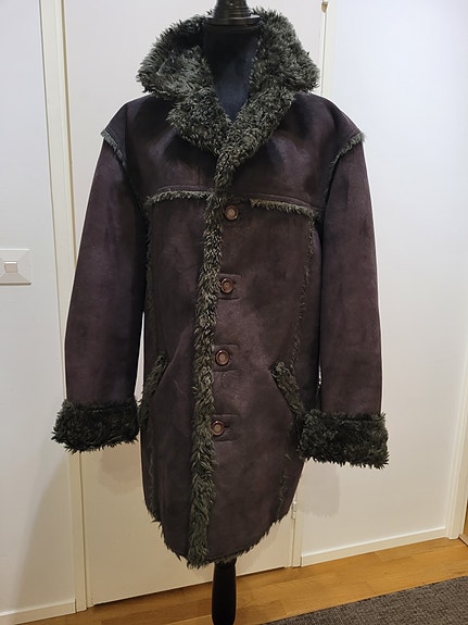 Tummanruskea "kelsiturkki" Petroff leather M