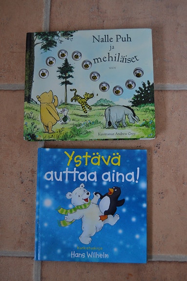 Nalle Puh ja mehiläiset ja Ystävä auttaa aina