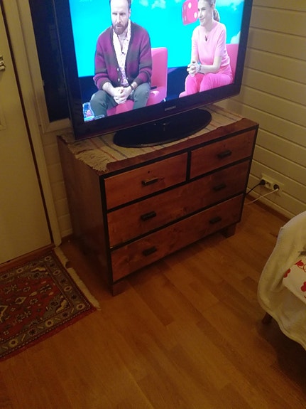 Laatikosto petsattua koivua 50-luvulta