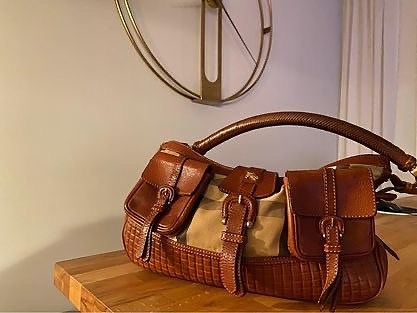 Burberry nahkalaukku